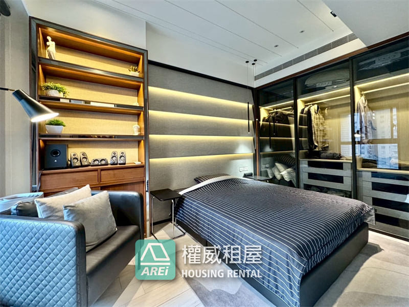 美術館內惟車站｜奢華光影3+1房平車豪邸