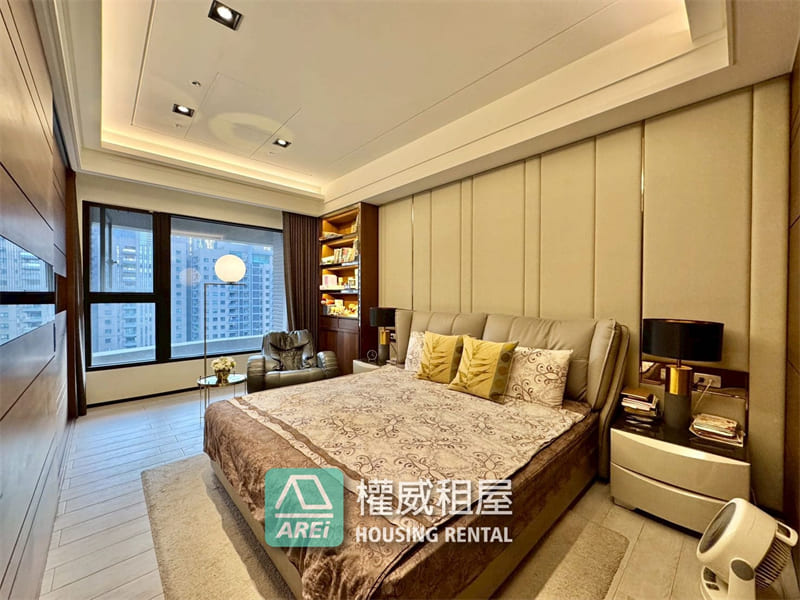 美術館內惟車站｜奢華光影3+1房平車豪邸