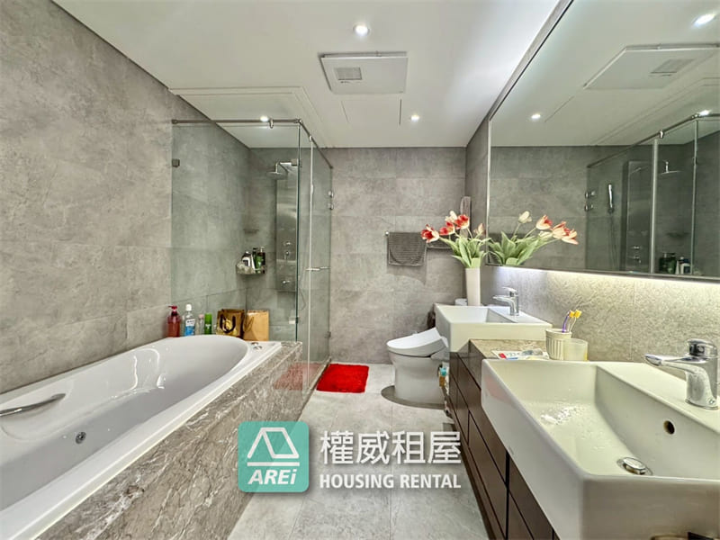 美術館內惟車站｜奢華光影3+1房平車豪邸