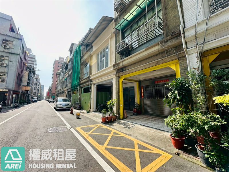 國際觀光鹽埕風華再現臨路超值透天店面(N)
