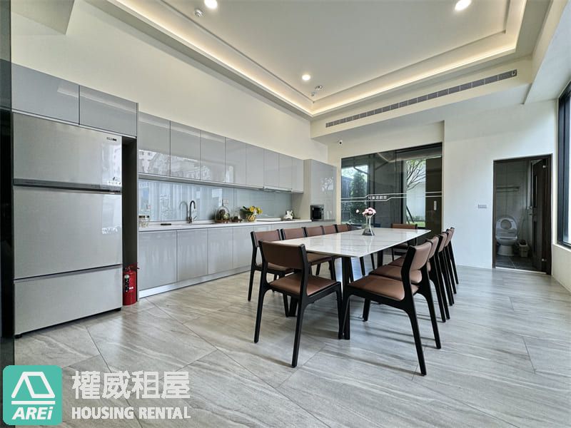 千萬內入主郡都當代｜高醫商圈2房＋車位輕奢宅