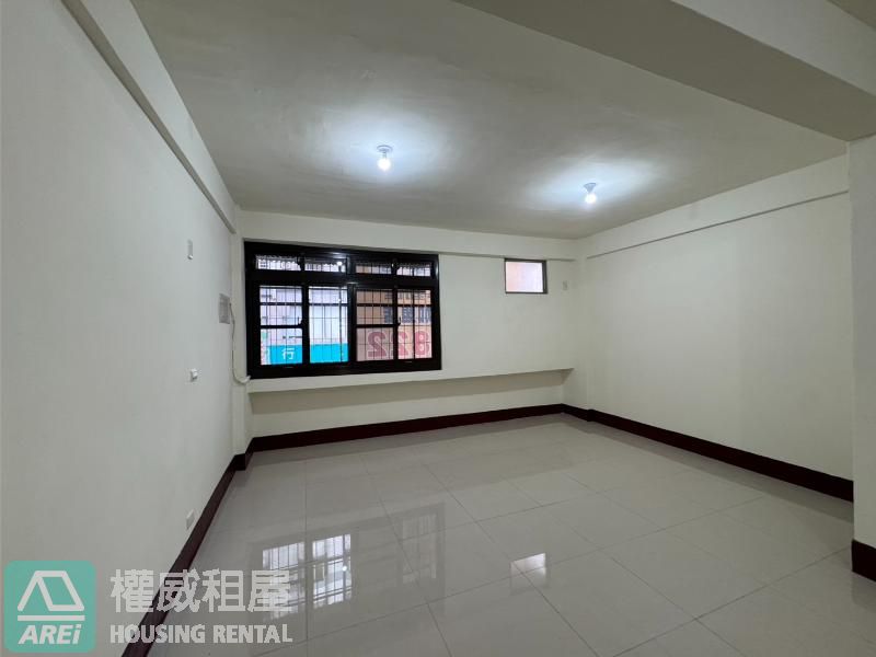 【五甲南華商圈】翻新金店住！1+2 樓＋地下室大空間｜創業自住首選