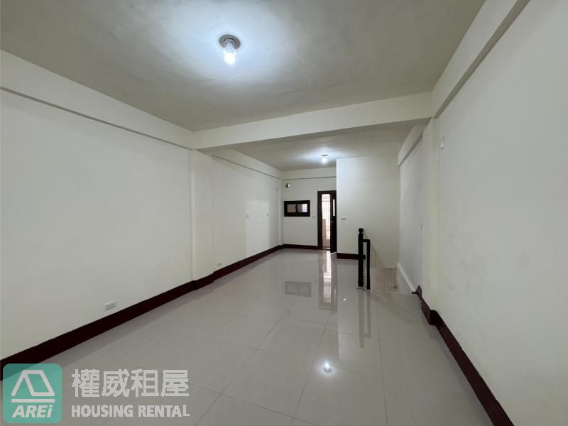 【五甲南華商圈】翻新金店住！1+2 樓＋地下室大空間｜創業自住首選