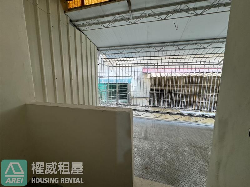 【五甲南華商圈】翻新金店住！1+2 樓＋地下室大空間｜創業自住首選