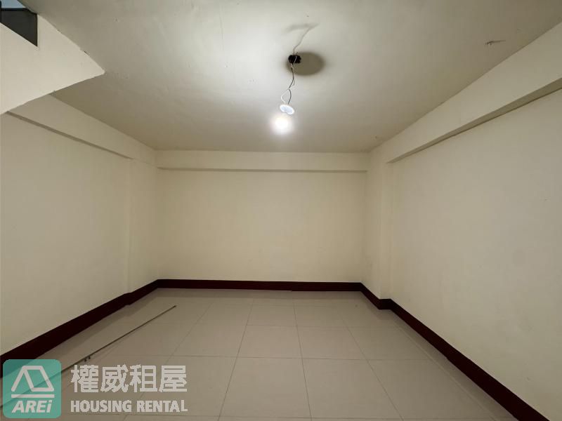 【五甲南華商圈】翻新金店住！1+2 樓＋地下室大空間｜創業自住首選