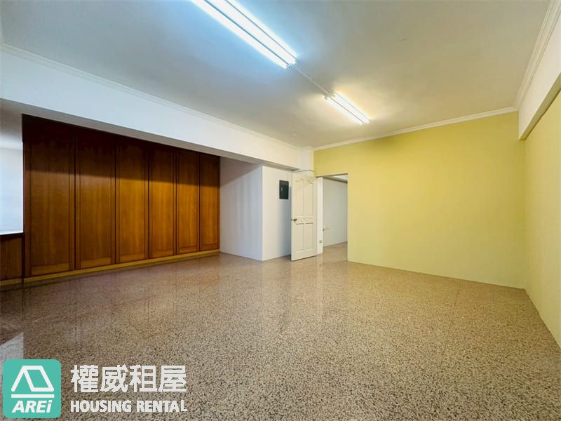高雄市政府文化中心雙商圈人車潮店面S(v)
