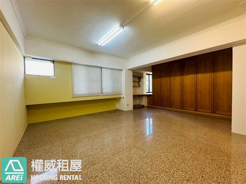 高雄市政府文化中心雙商圈人車潮店面S(v)