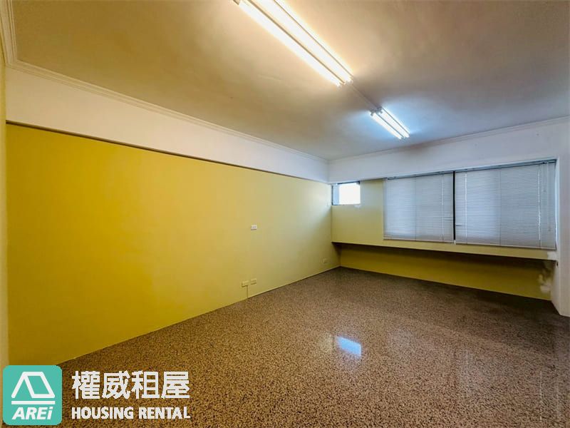高雄市政府文化中心雙商圈人車潮店面S(v)