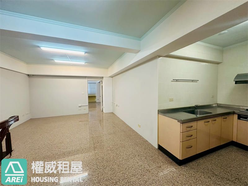 高雄市政府文化中心雙商圈人車潮店面S(v)