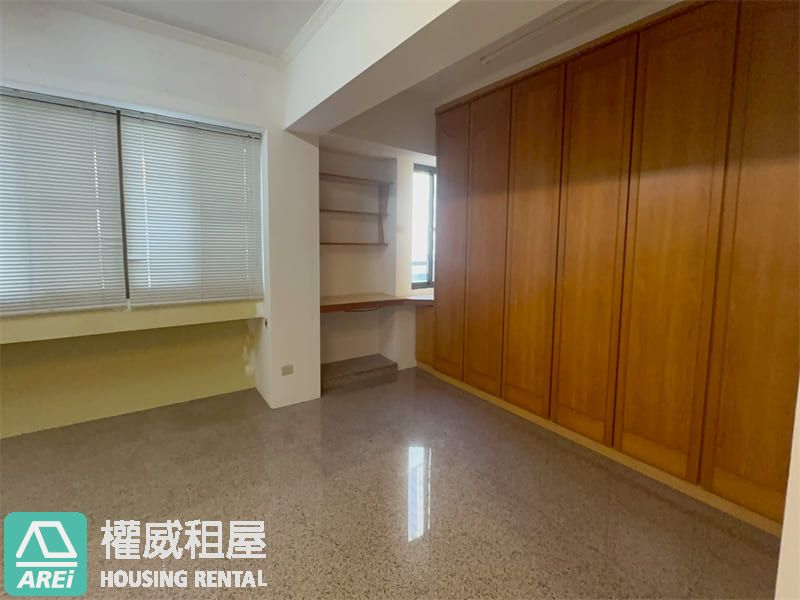 高雄市政府文化中心雙商圈人車潮店面S(v)
