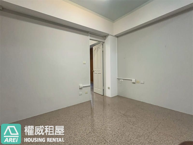 高雄市政府文化中心雙商圈人車潮店面S(v)