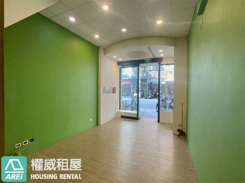 高雄市政府文化中心雙商圈人車潮店面S(v)