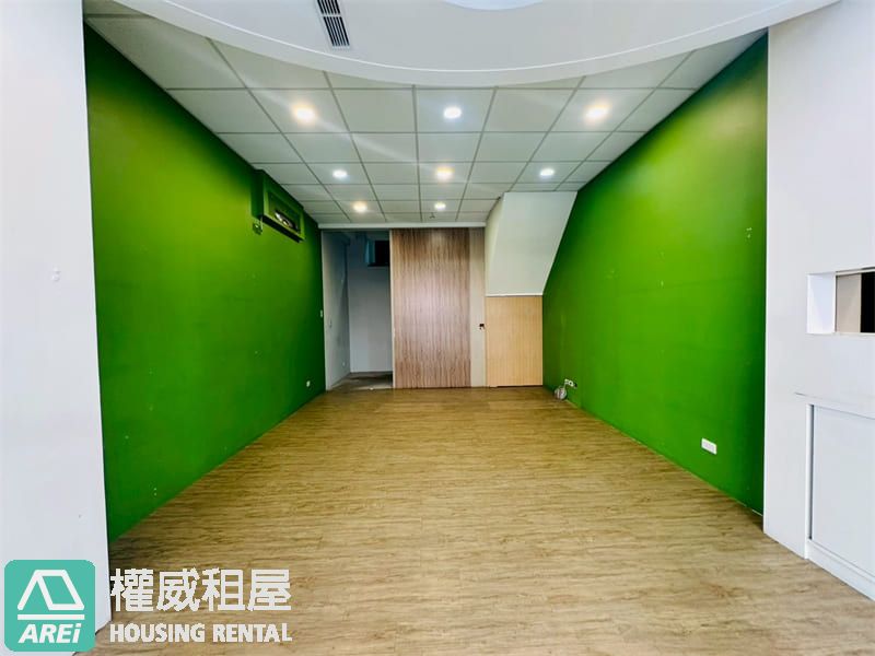 高雄市政府文化中心雙商圈人車潮店面S(v)
