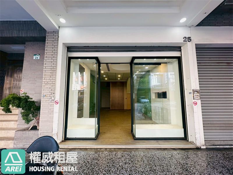 高雄市政府文化中心雙商圈人車潮店面S(v)