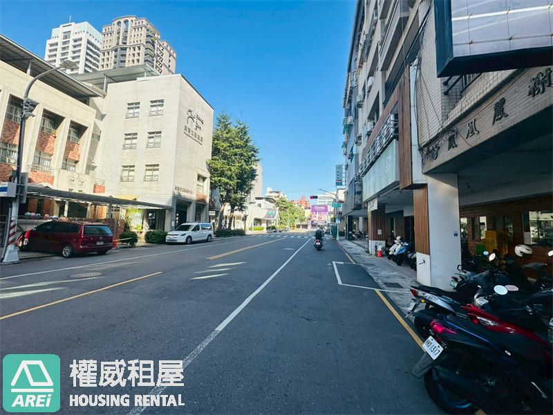 高雄市政府文化中心雙商圈人車潮店面S(v)