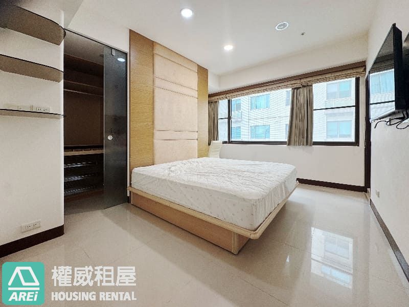💸錢留著旅遊，這間免整理｜巨蛋高樓三房平車