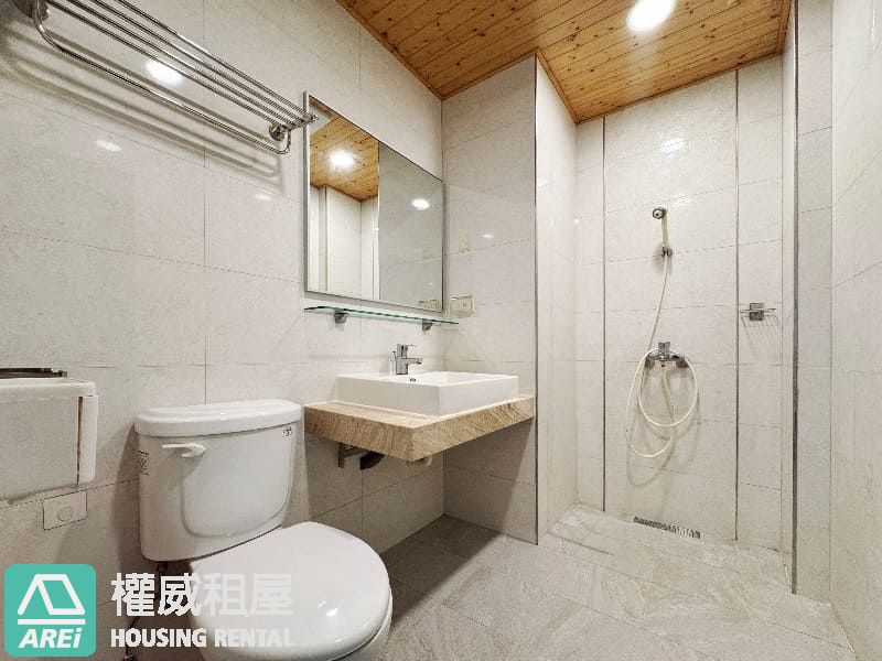 💸錢留著旅遊，這間免整理｜巨蛋高樓三房平車