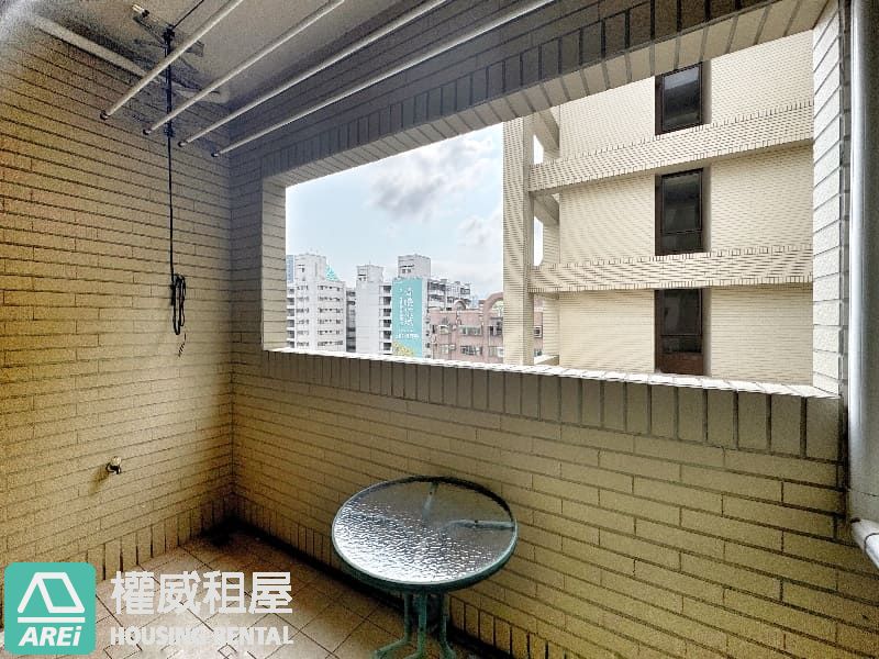 💸錢留著旅遊，這間免整理｜巨蛋高樓三房平車