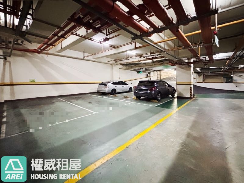 💸錢留著旅遊，這間免整理｜巨蛋高樓三房平車