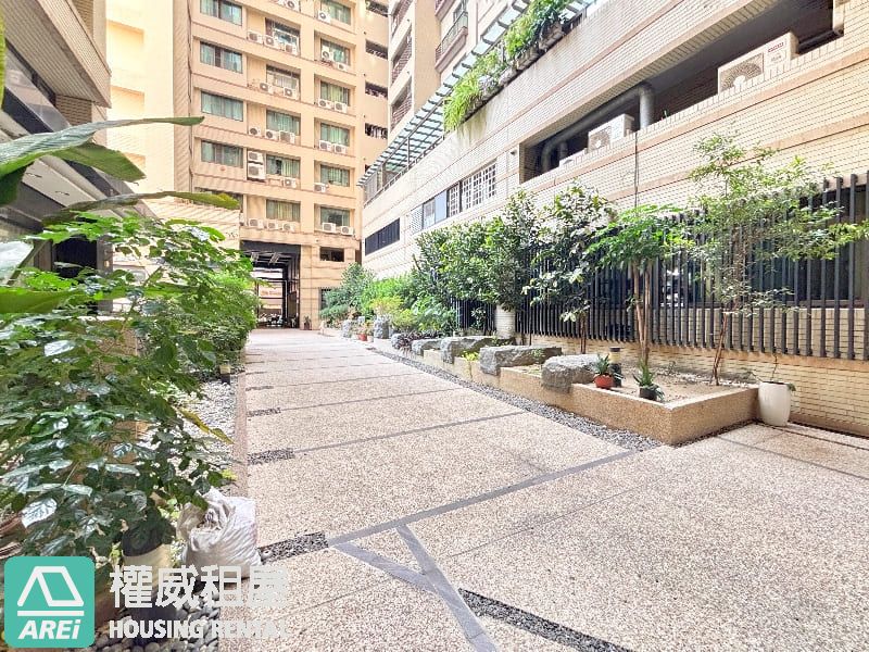 💸錢留著旅遊，這間免整理｜巨蛋高樓三房平車