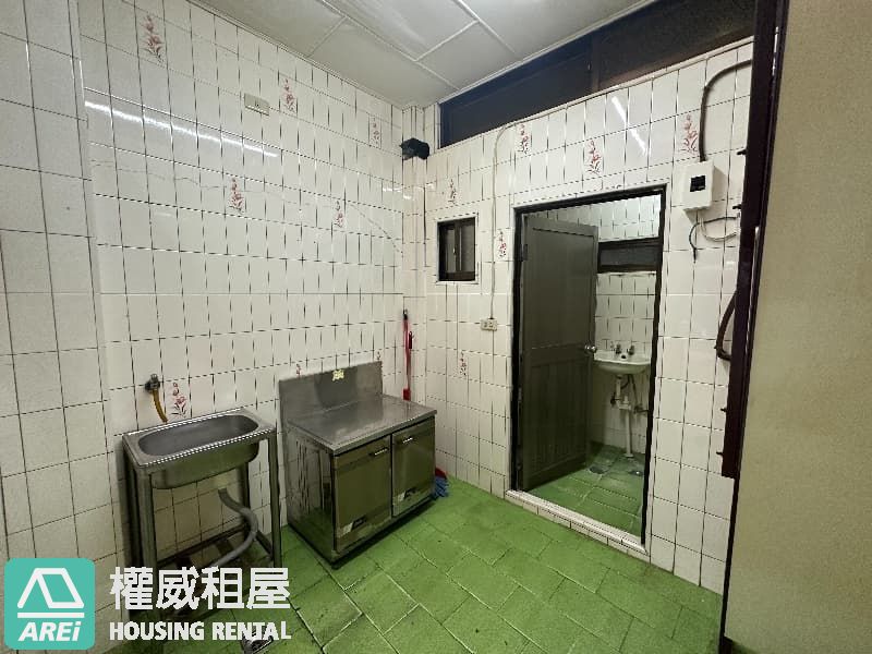 前鎮高中🚇草衙商圈店住合一約22坪可使用