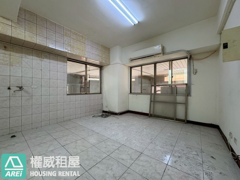 漢神巨蛋瑞豐商圈臨路醒目面寬三角窗(P)