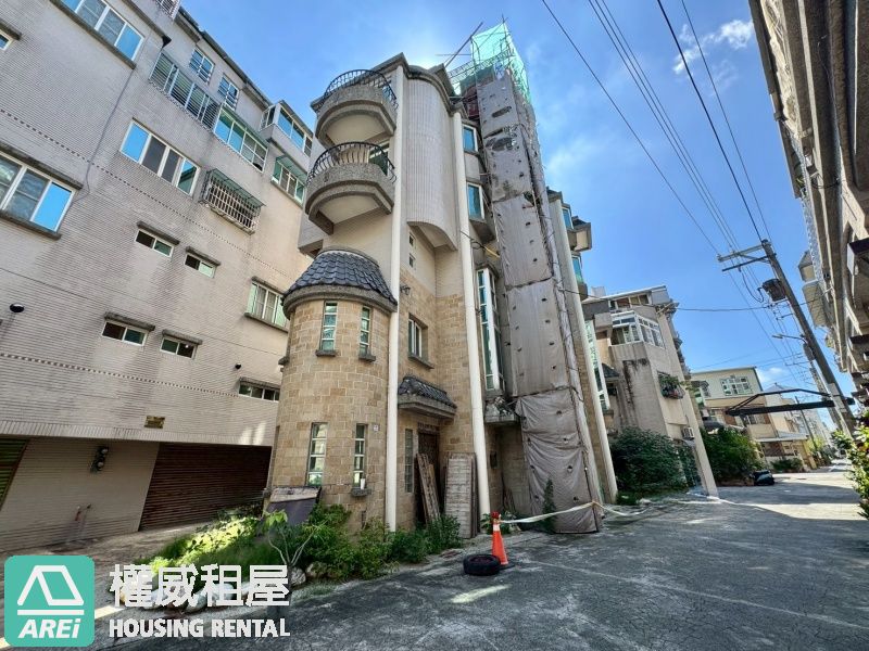 急售🔥高醫岡山🏥樂購廣場雙拼車墅🏰