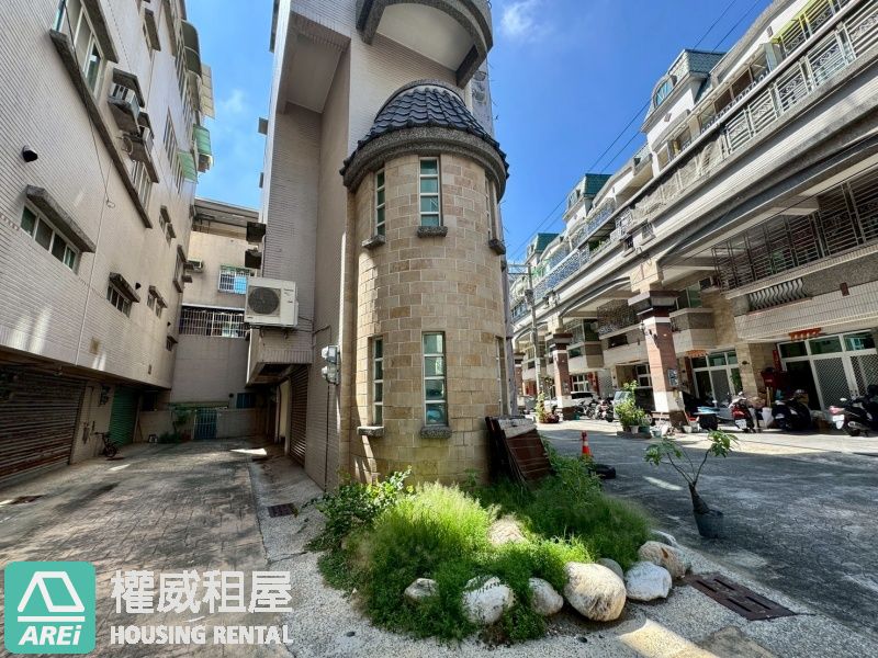 急售🔥高醫岡山🏥樂購廣場雙拼車墅🏰
