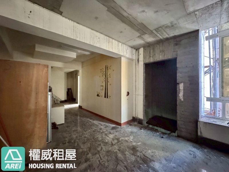 急售🔥高醫岡山🏥樂購廣場雙拼車墅🏰