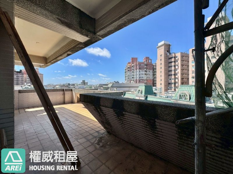 急售🔥高醫岡山🏥樂購廣場雙拼車墅🏰