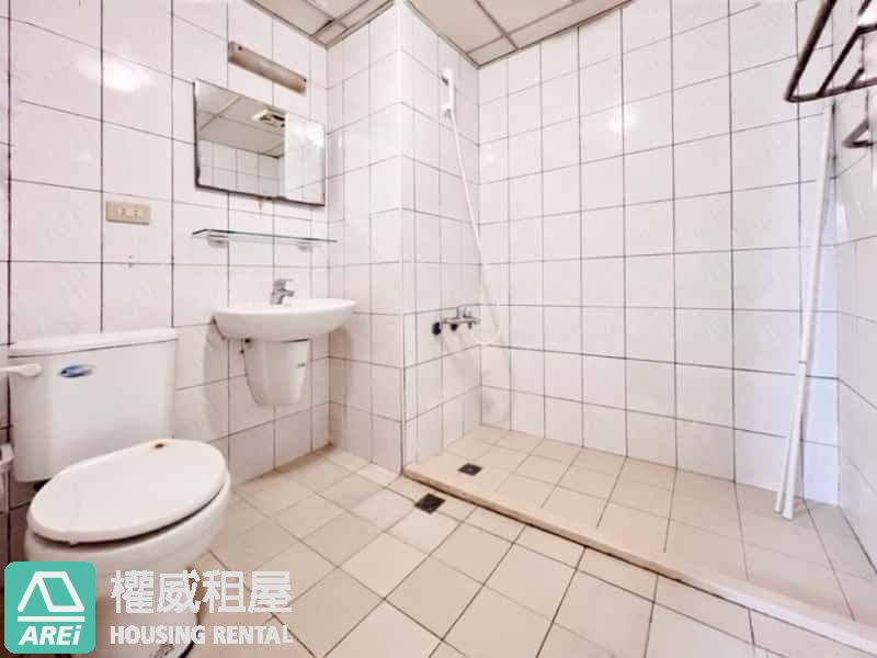 🏠增產報國或三代同堂，亞灣三多商圈捷運大四房平車
