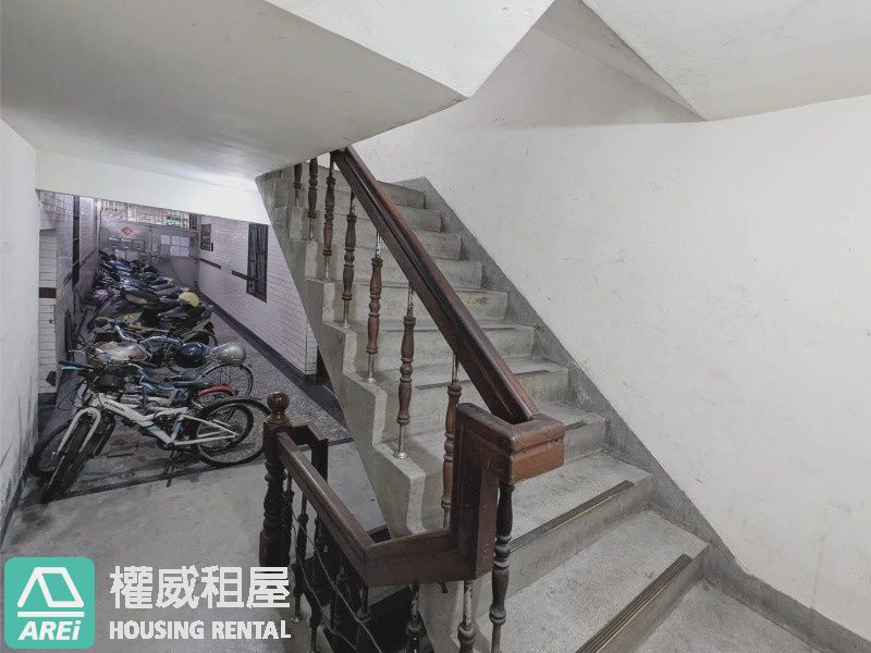 🏫鳳山車站溫馨3房頂加｜2分鐘上學+1分鐘小7收包裹