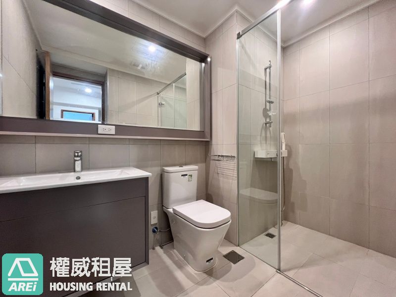 住在綠意樹梢泳池森遠平車３房(V)