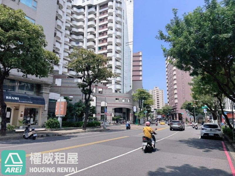 高雄黃金地段超人氣商圈漢神巨蛋瑞豐夜市指標三角窗(V)