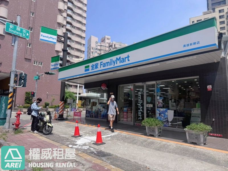 高雄黃金地段超人氣商圈漢神巨蛋瑞豐夜市指標三角窗(V)