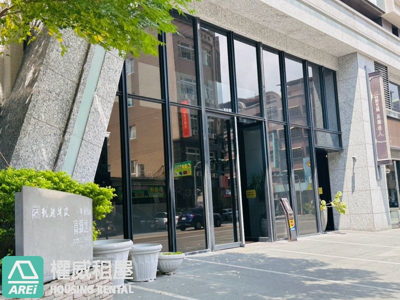 左營高鐵新光三越三鐵共構高樓兩房現代風格平移車位