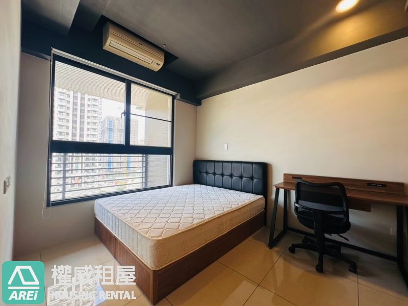 左營高鐵新光三越三鐵共構高樓兩房現代風格平移車位