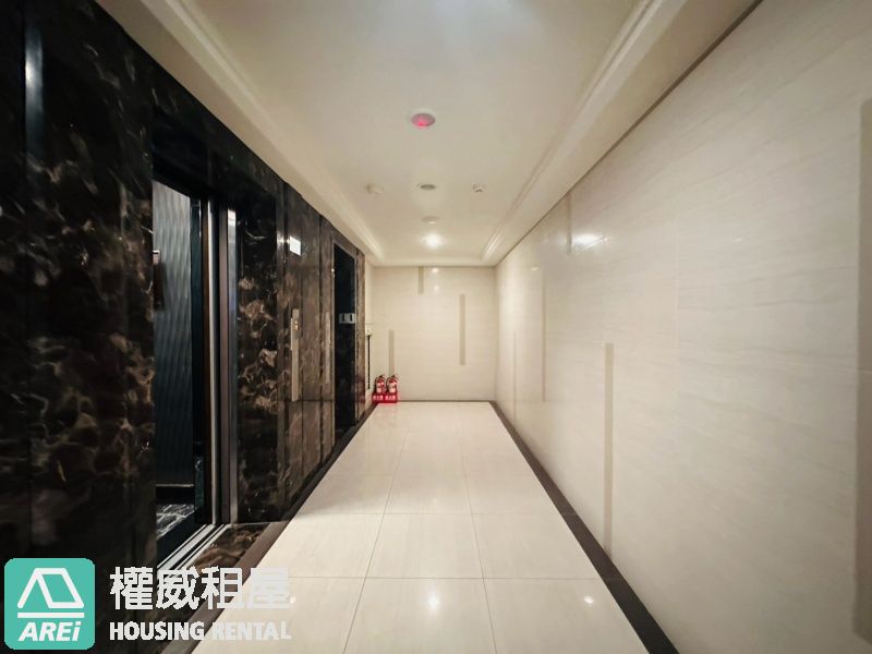 左營高鐵新光三越三鐵共構高樓兩房現代風格平移車位
