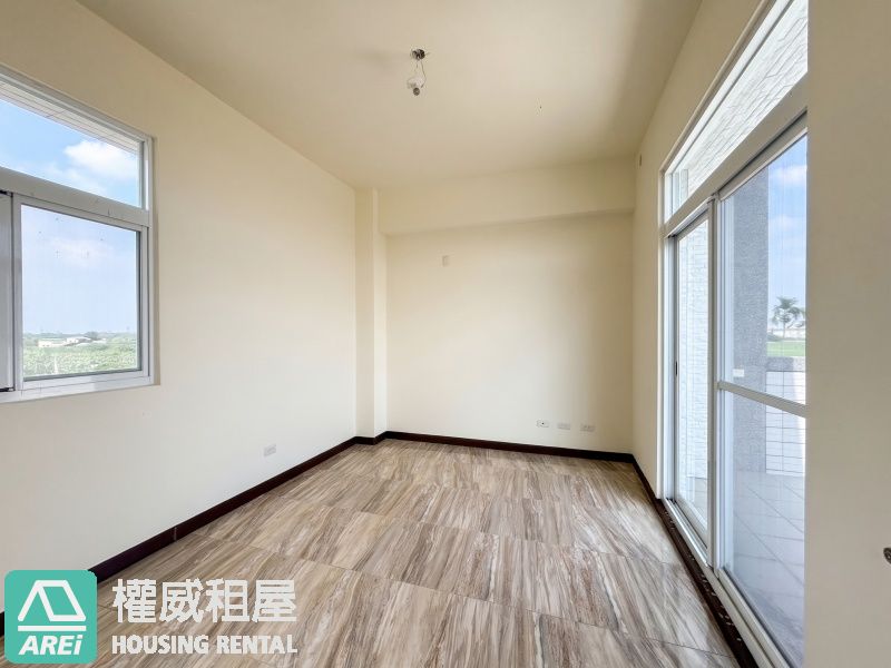 出門吃冷熱冰◆回家當桃樂絲｜潮州邊間優質雙車墅(V)